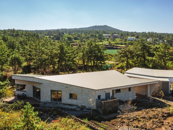 c_040-047 조한준건축_제주협재리주택_-000-horz.jpg