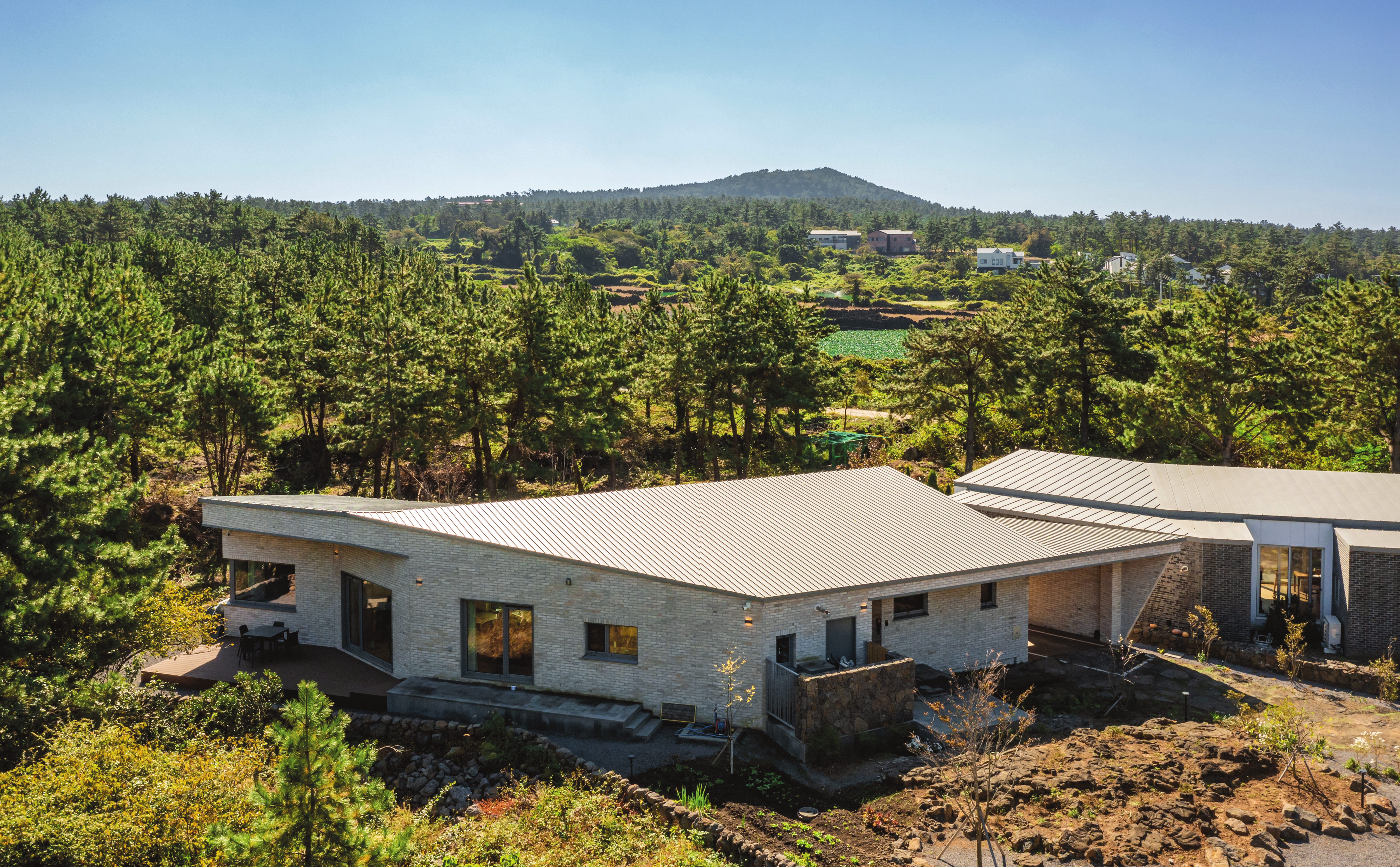 c_040-047 조한준건축_제주협재리주택_-000-horz.jpg