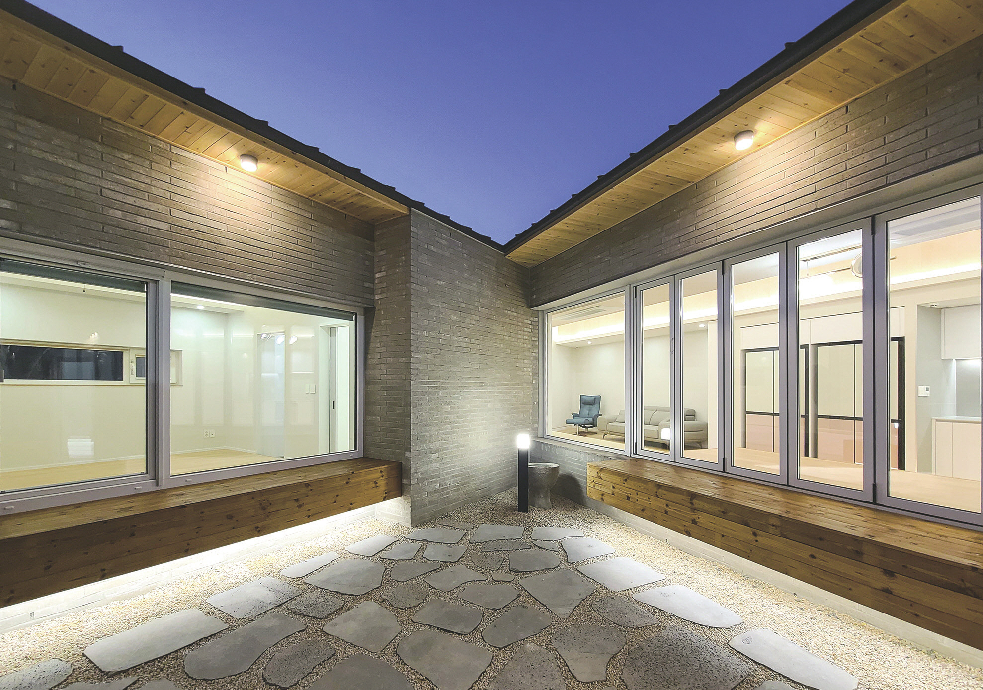 c_054-061 어나더건축_진주삼각집_-003.jpg