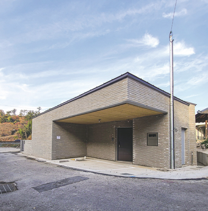 c_054-061 어나더건축_진주삼각집_-006.jpg