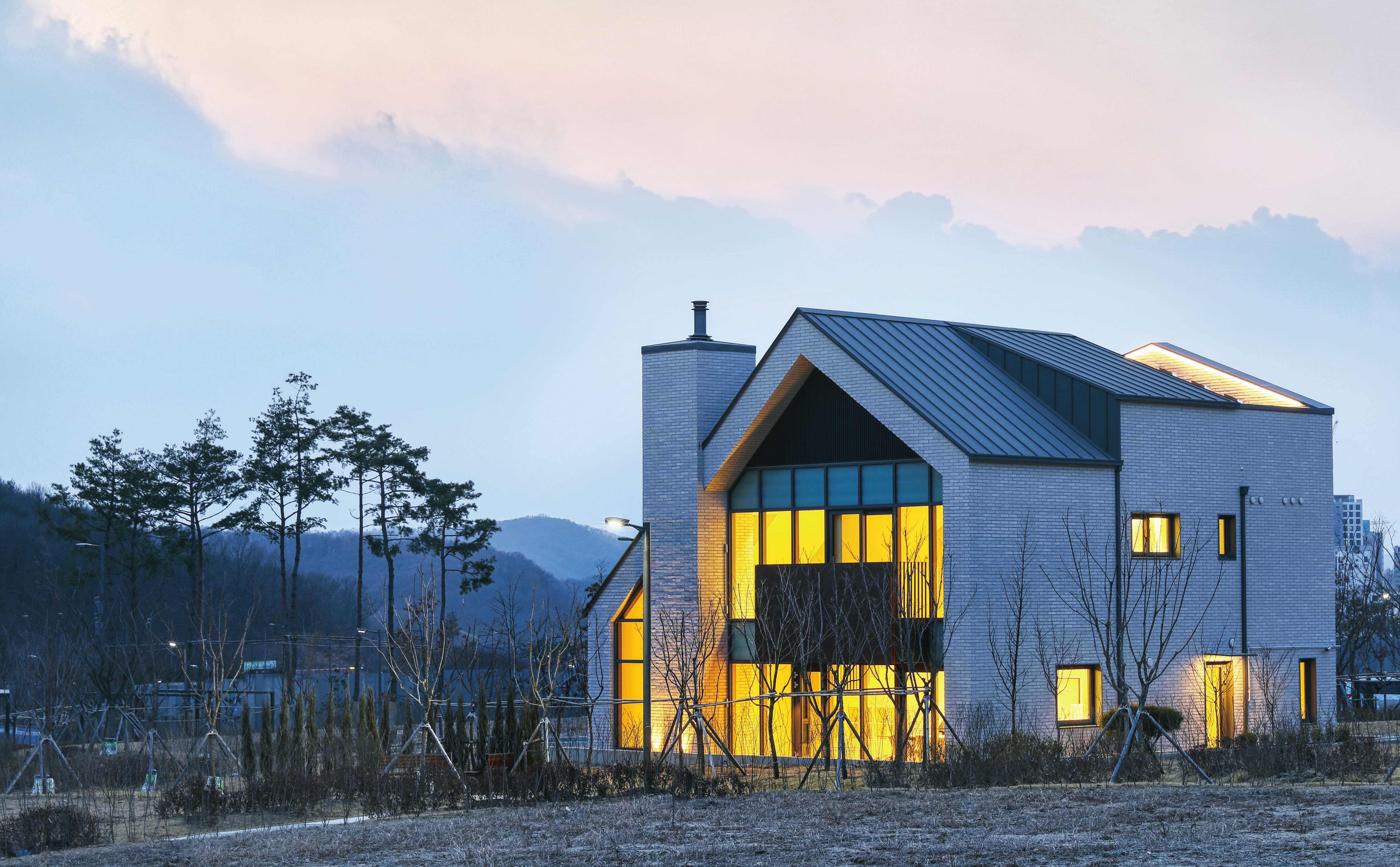 c_066-073 아뜰리에케이제이_하우스컬처(표지)_-000-horz.jpg