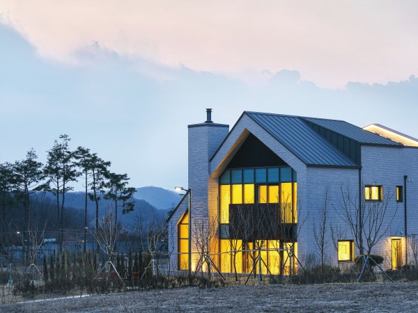 c_066-073 아뜰리에케이제이_하우스컬처(표지)_-000-horz.jpg